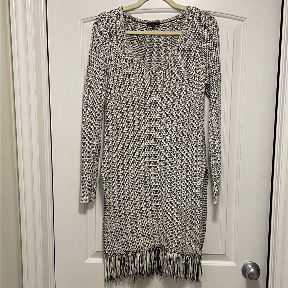 8$ ADD ON! Dynamite Monochrome Knit Long Sleeve Dress